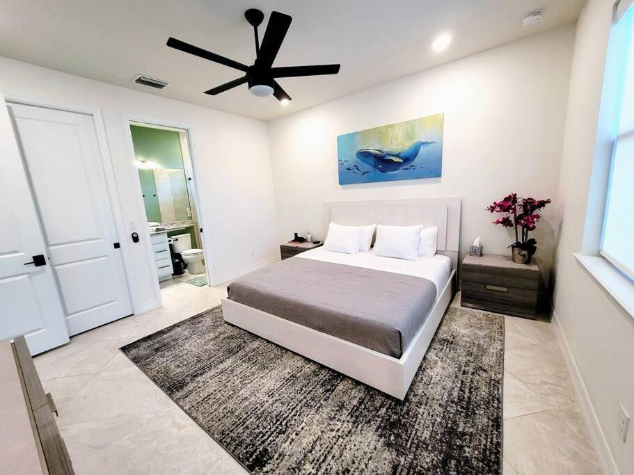 Blue Door Retreat - Luxury Pool Home - Sleeps 8 Cape Coral Eksteriør bilde