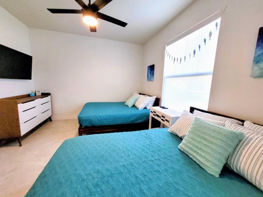 Blue Door Retreat - Luxury Pool Home - Sleeps 8 Cape Coral Eksteriør bilde