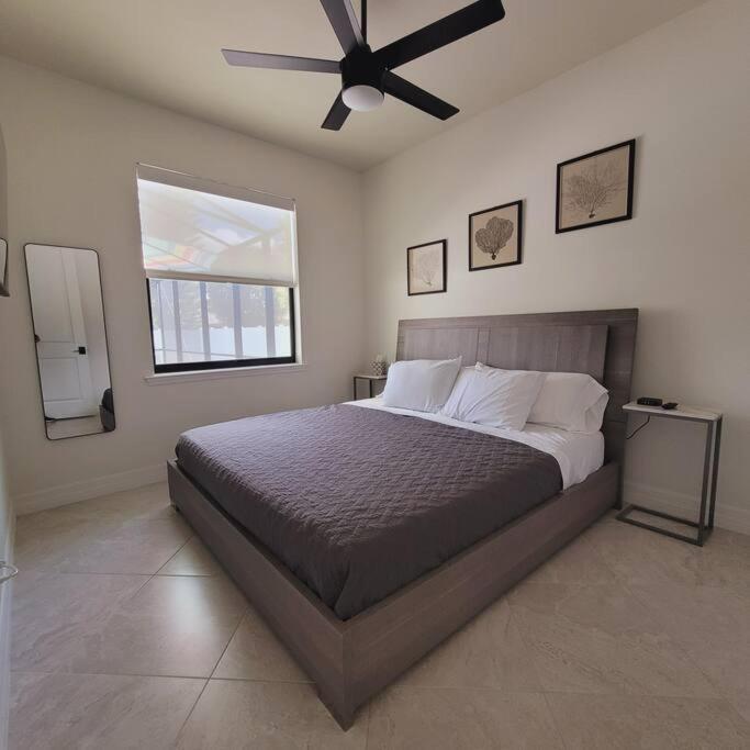 Blue Door Retreat - Luxury Pool Home - Sleeps 8 Cape Coral Eksteriør bilde