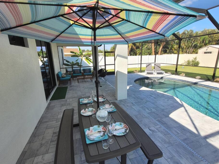 Blue Door Retreat - Luxury Pool Home - Sleeps 8 Cape Coral Eksteriør bilde