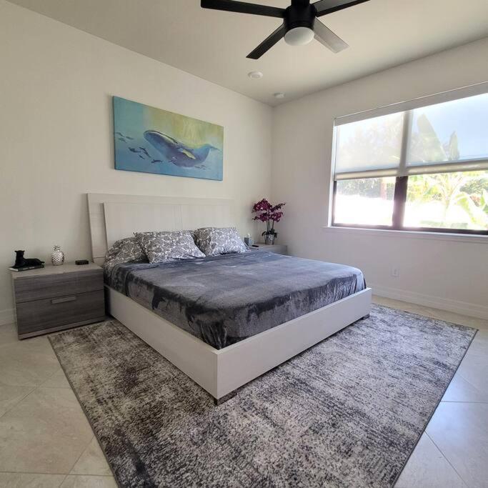 Blue Door Retreat - Luxury Pool Home - Sleeps 8 Cape Coral Eksteriør bilde