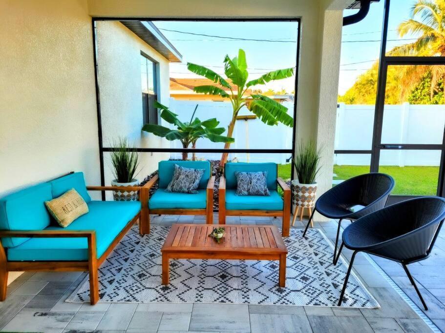 Blue Door Retreat - Luxury Pool Home - Sleeps 8 Cape Coral Eksteriør bilde