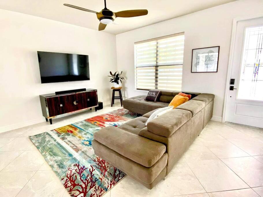 Blue Door Retreat - Luxury Pool Home - Sleeps 8 Cape Coral Eksteriør bilde