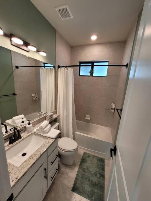 Blue Door Retreat - Luxury Pool Home - Sleeps 8 Cape Coral Eksteriør bilde