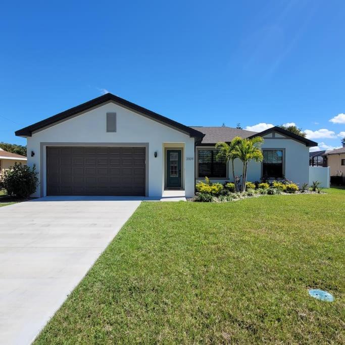 Blue Door Retreat - Luxury Pool Home - Sleeps 8 Cape Coral Eksteriør bilde