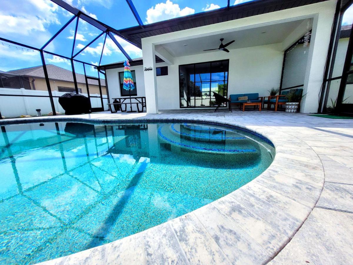 Blue Door Retreat - Luxury Pool Home - Sleeps 8 Cape Coral Eksteriør bilde